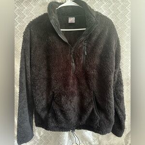 Sherpa black Sweater NWT